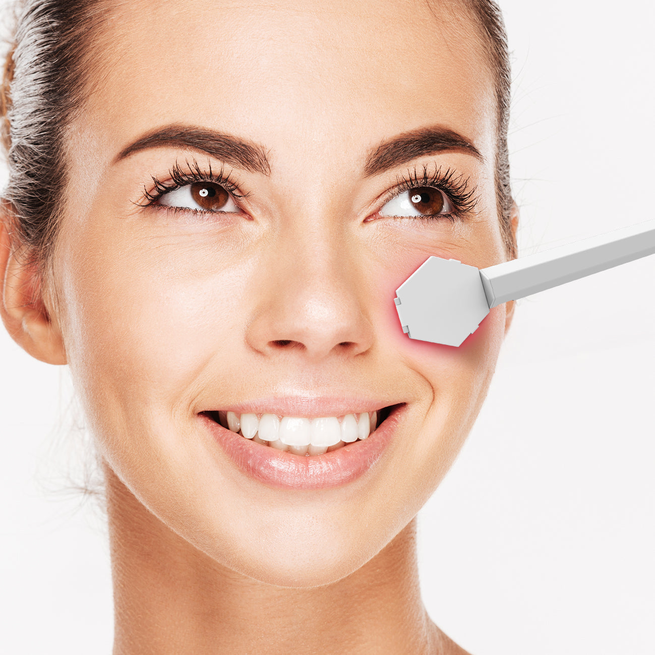 Glow by Cryo2O in use on a young woman's face below the left eye
